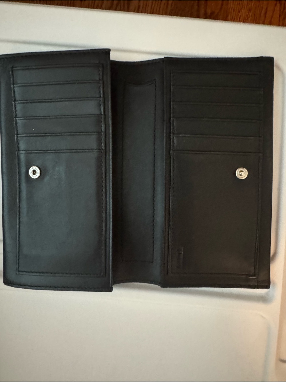 Tumi Black Leather Long Wallet with Metal Logo Plaque - Picture 4 of 6